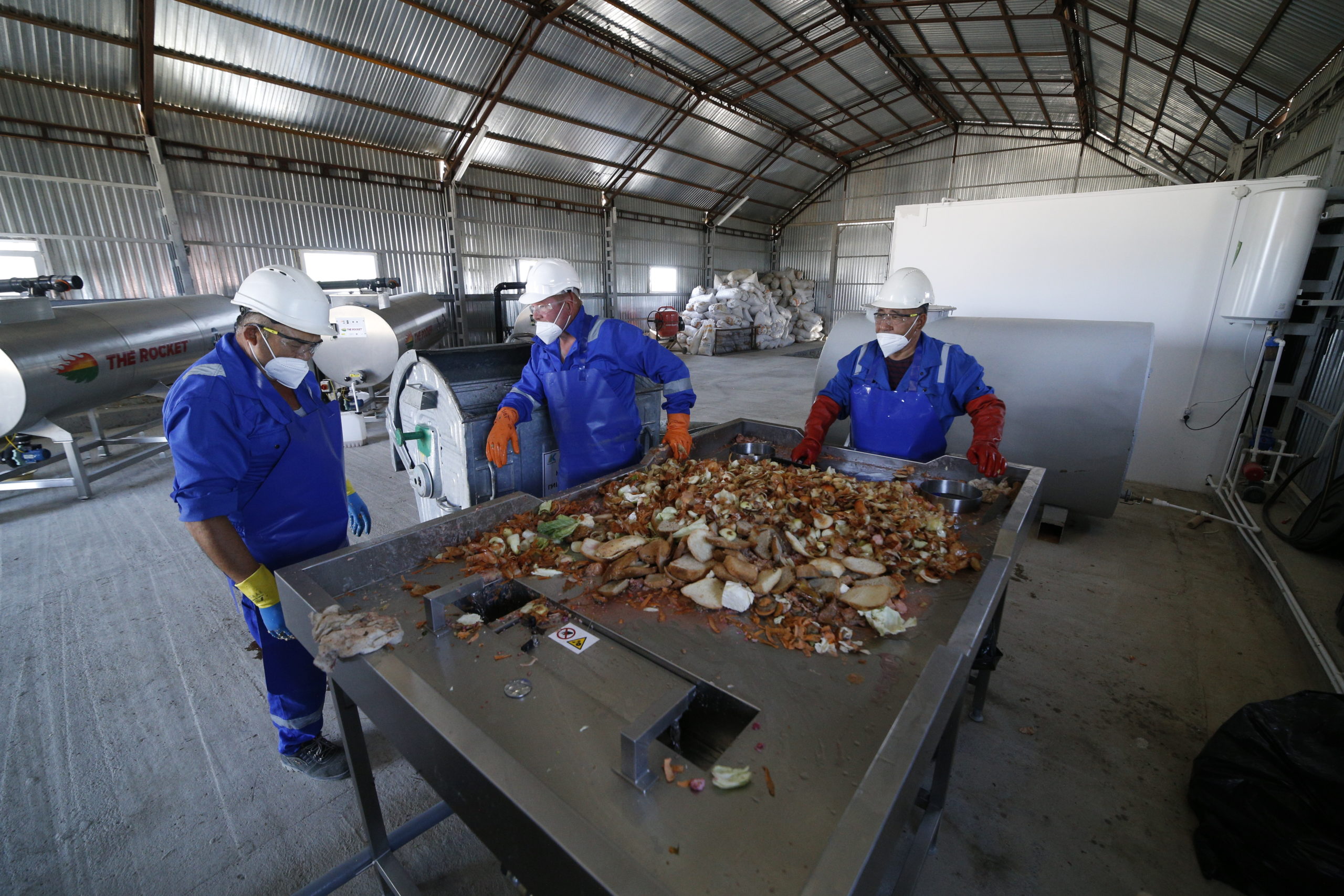 Oil field workers camp food waste dewatering
